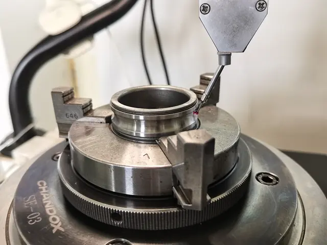 Inner raceway roundness inspection