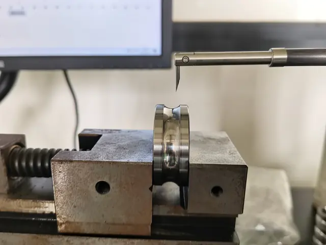Bearing raceway profile inspection