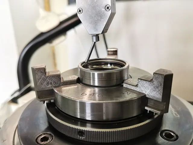 Bearing raceway roundness inspection